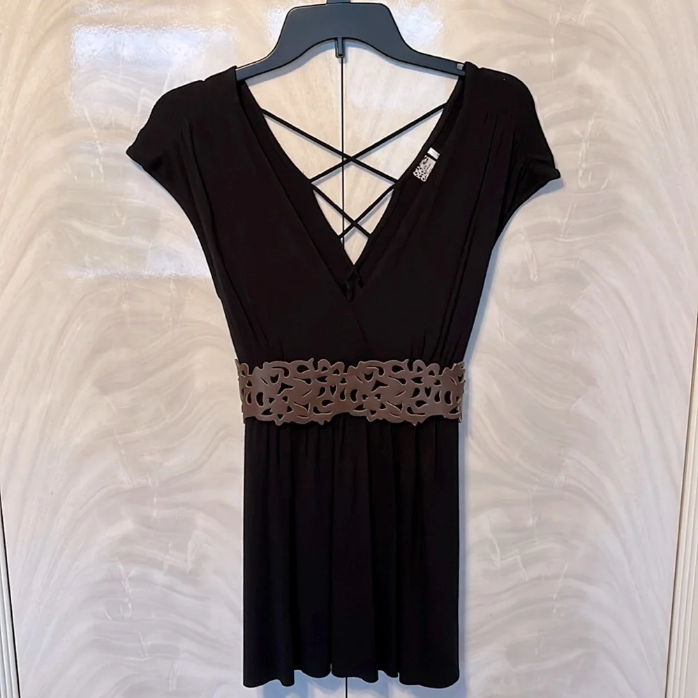 💖 3/$15 Guess Belted Black Top - Picture 1 of 10